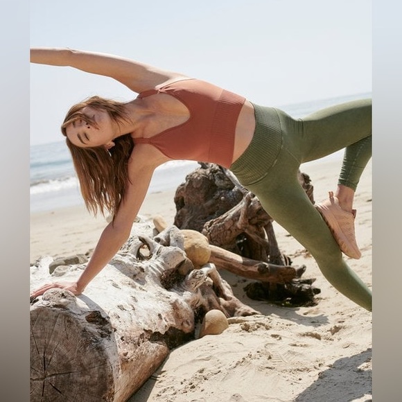 NWOT Free People Good Karma Crop Top in Terracotta M/L - Picture 2 of 9